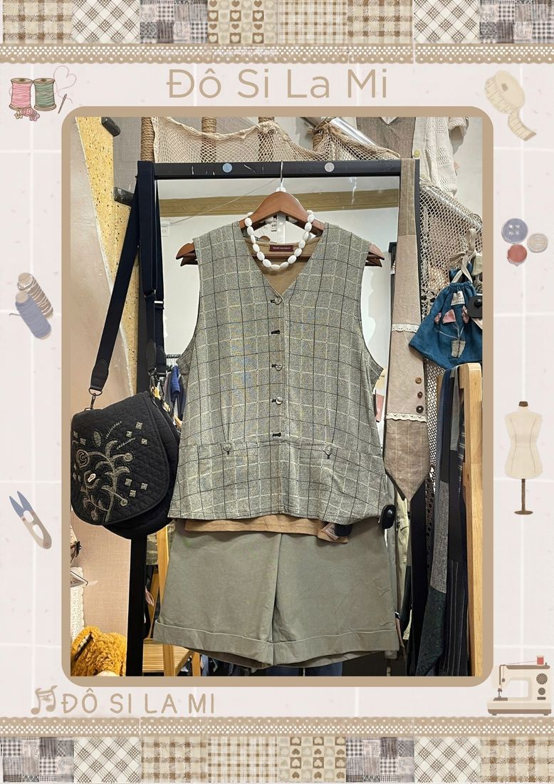 Áo gile caro xanh rêu phối quần short rêu